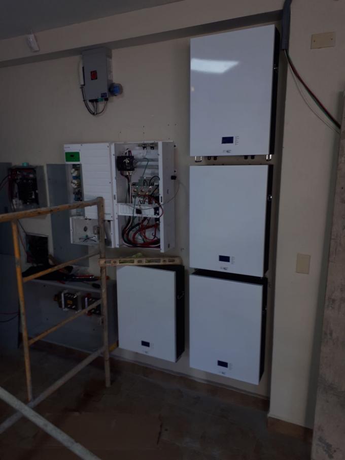 5kw 8kw Hybrid Power System Baterai yang dipasang di dinding Paket Energi Surya Powerwall Home 1